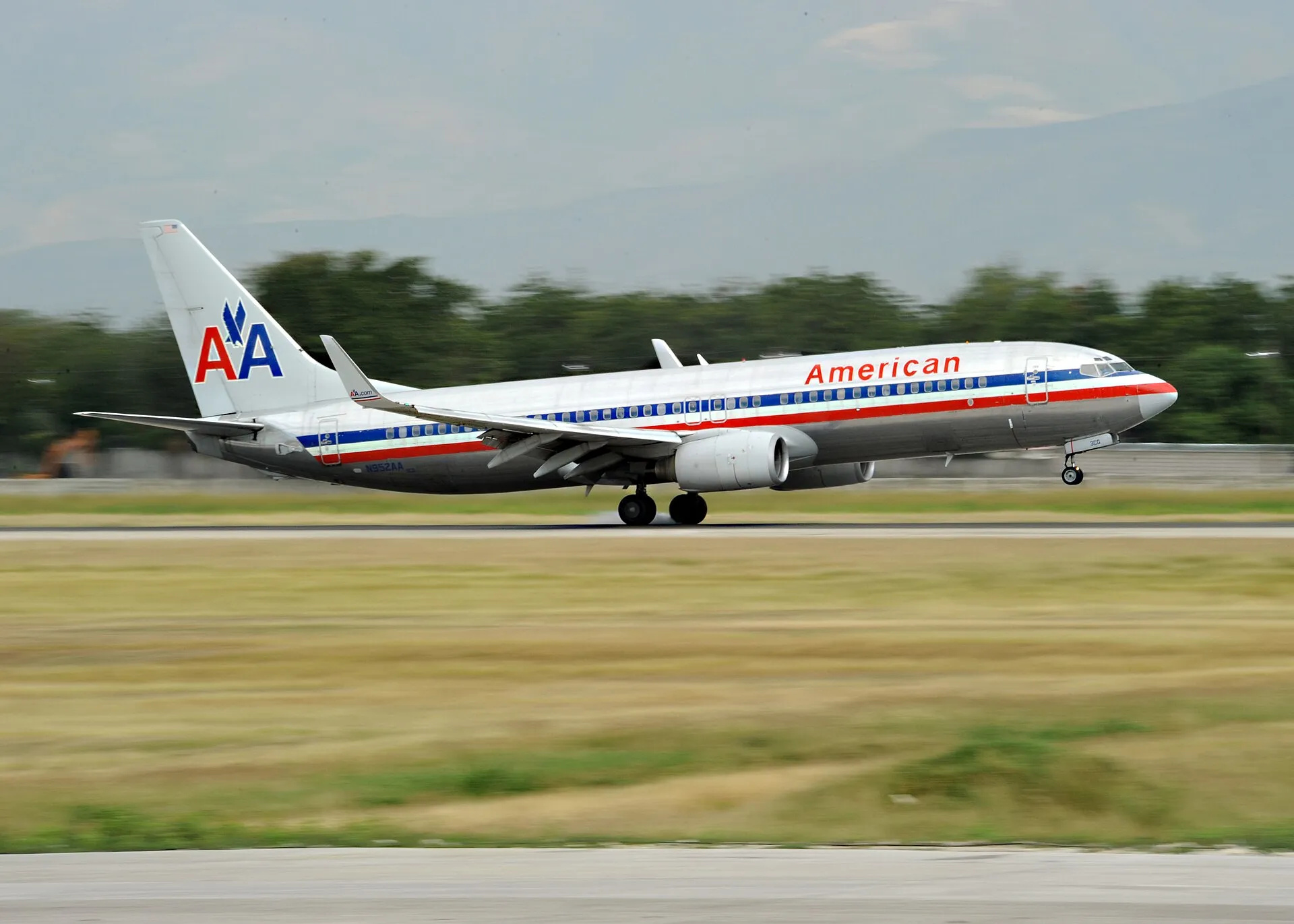 «Ожоги получили четыре-пять пассажиров»: на рейсе American Airlines загорелся ноутбук