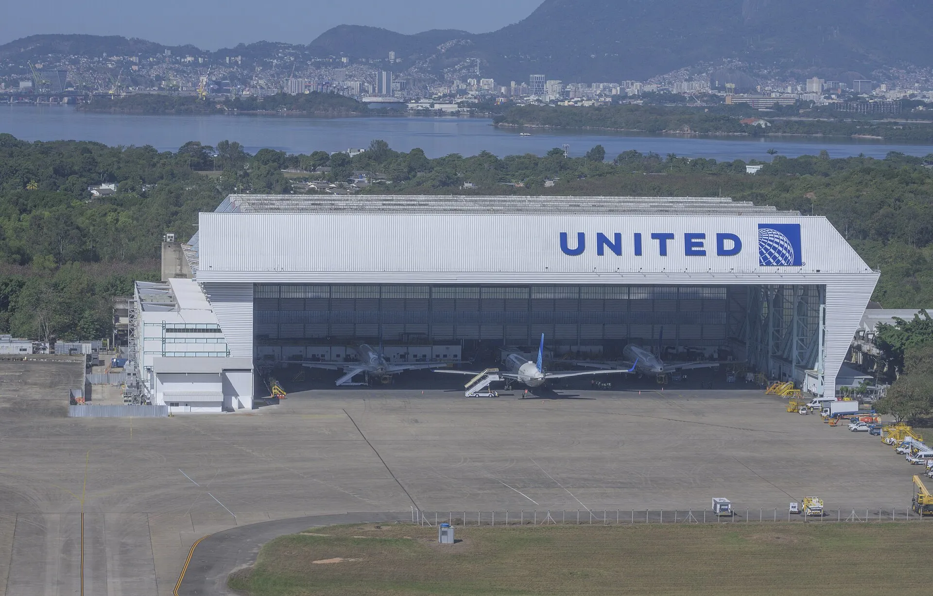United Airlines открывает 14 новых беспосадочных маршрутов из самого загруженного аэропорта мира