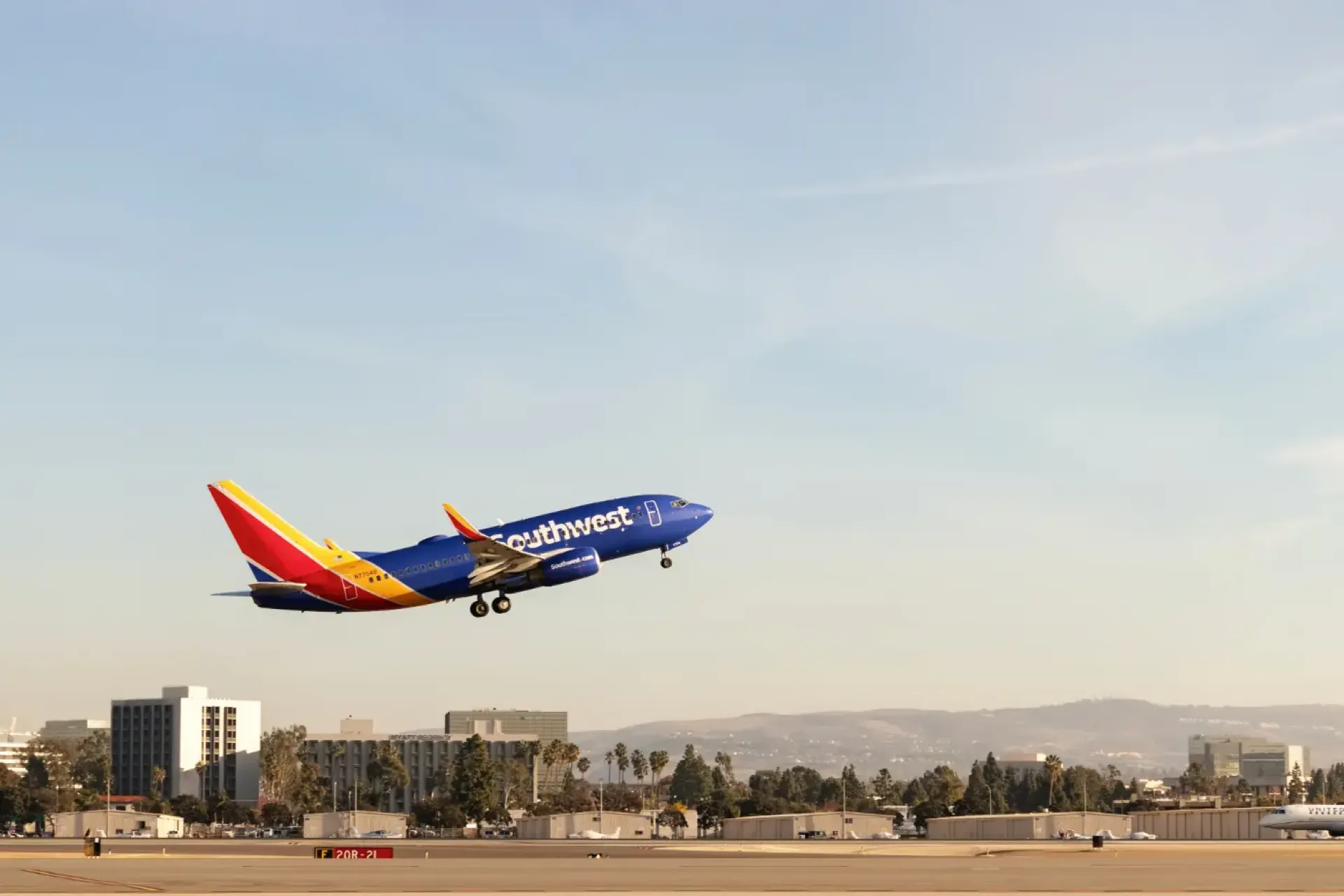 A Boeing 737-700 during takeoff