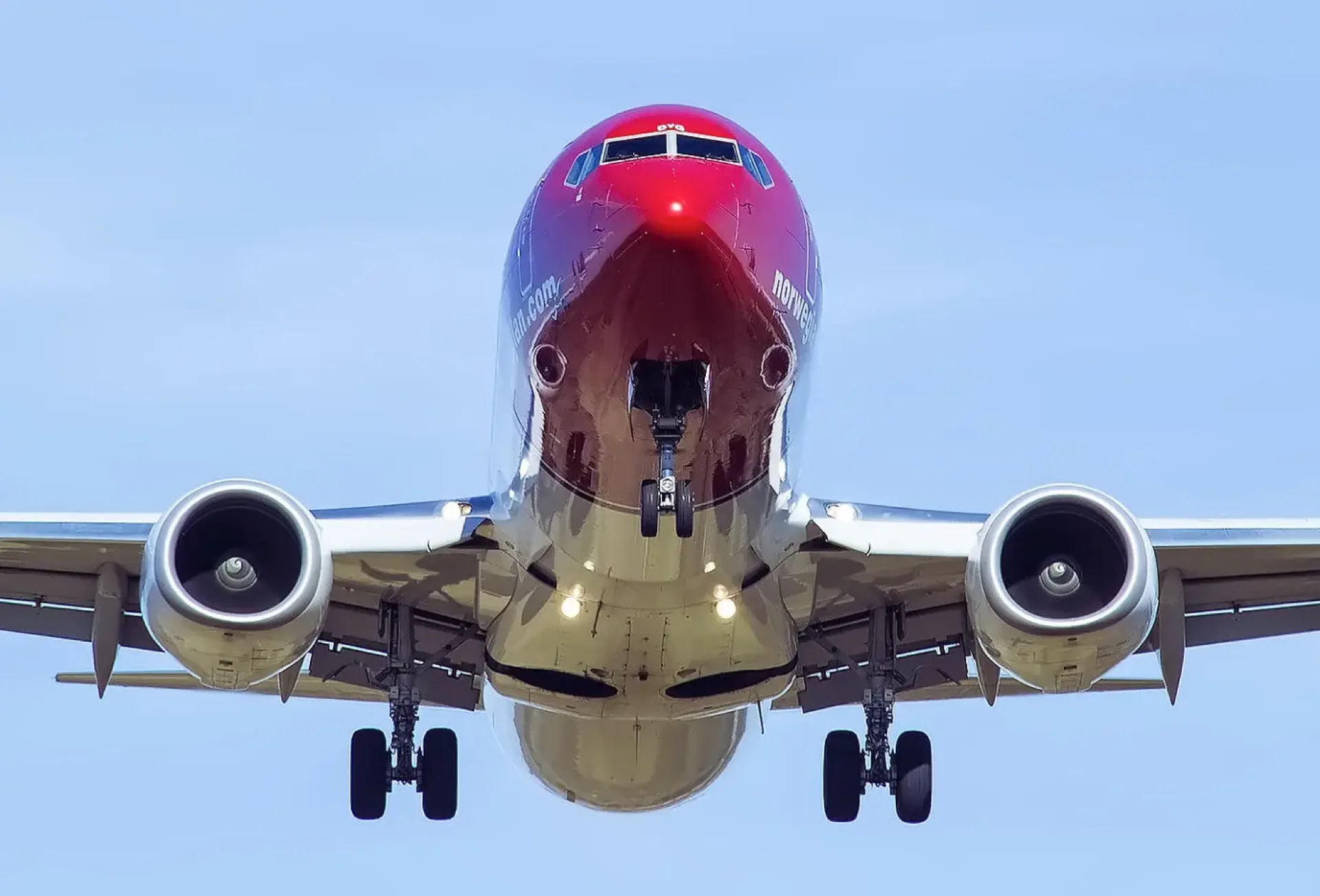 Can a Boeing 737 fly on one engine
