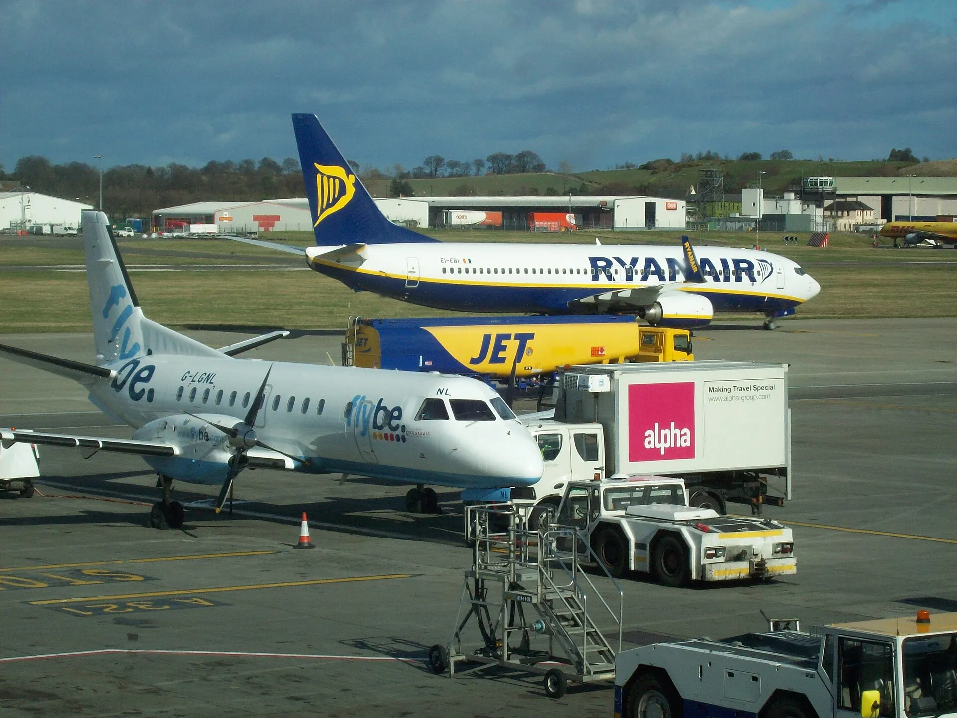 Иллюстрация к статье «Как новые самолёты Ryanair доставляют с завода авиакомпании»