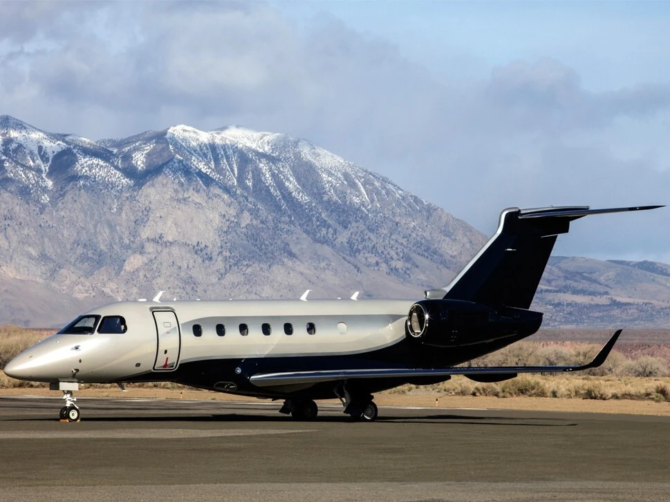 Embraer Legacy 500 на стоянке